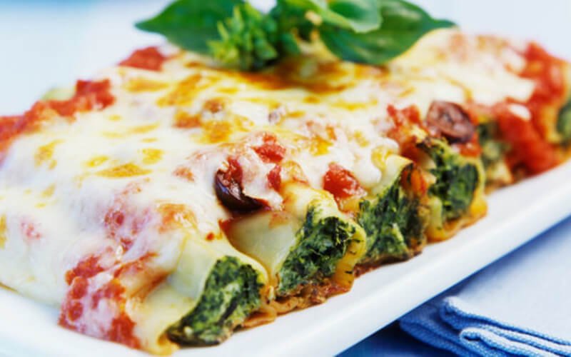 Cannellonis farcis au poisson et sauce méditerranéenne