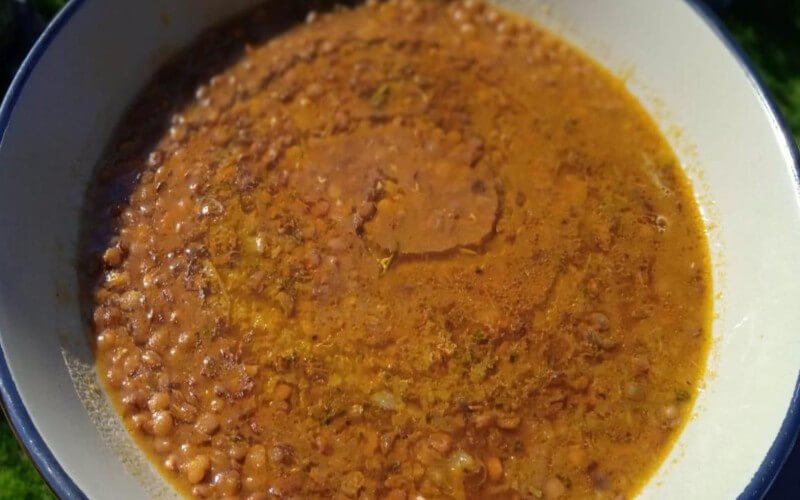 Soupe de lentilles parfumée au citron